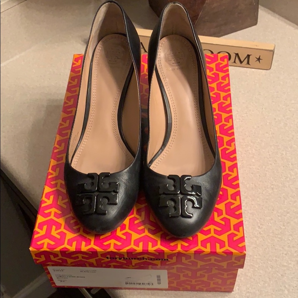 Tory Burch Lowell 2 65MM wedge. Black. 8 1/2